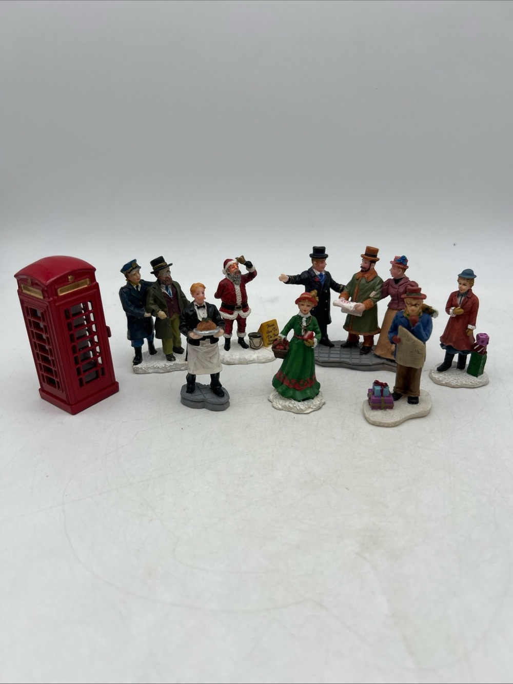 Set Of 8 Vtg Carole Towne Resin Christmas Village Figurines Santa Clause